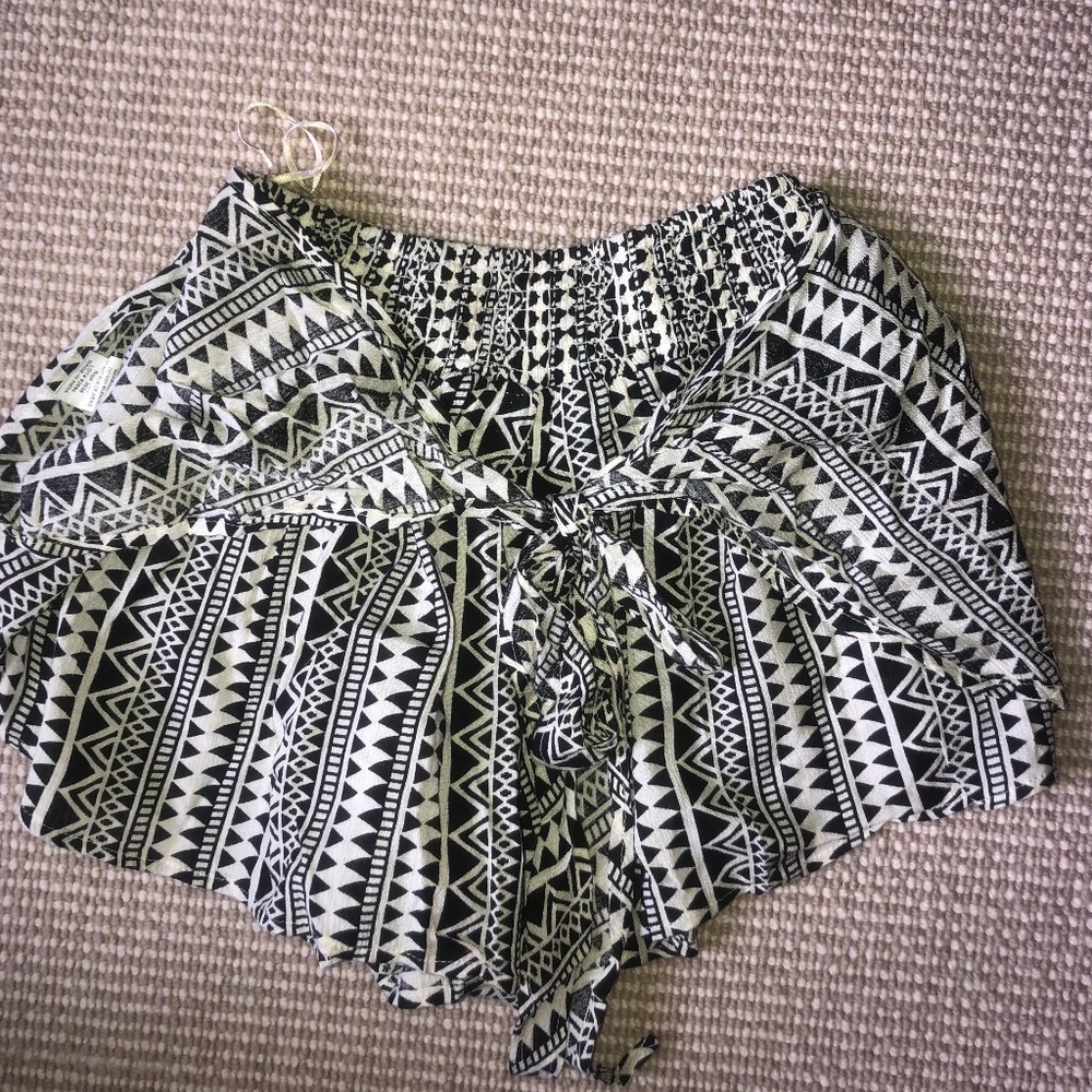 Tribal Loose Shorts w/ Tie